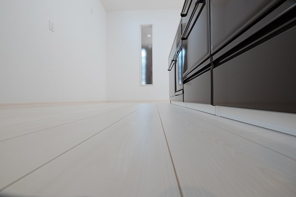キッチンの床をタイルにするおすすめな理由とは デメリット解消法も教えます 柏市のリフォーム キコー企業企画
