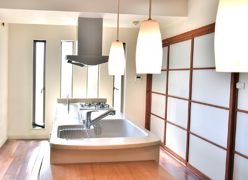 About 地元、柏市布施で創業50年以上。自社職人施工で、一人の職人が最後まで担当します。安心の信頼の職人集団。